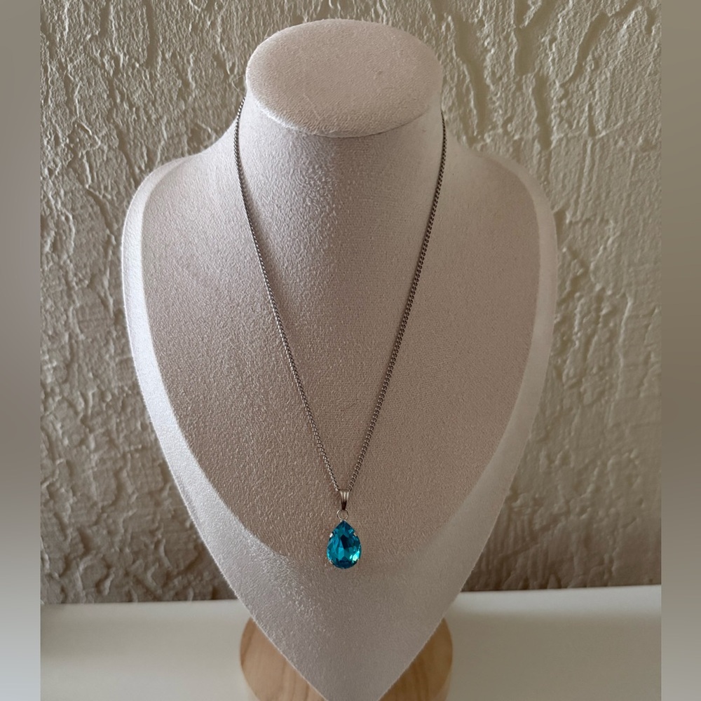 Teardrop necklace
